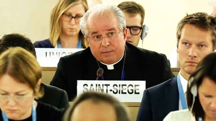 La Santa Sede instó a reducir o condonar la deuda de los países más pobres