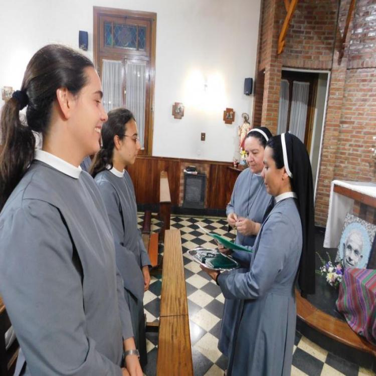 Las hermanas de Don Orione celebraron el ingreso de dos novicias