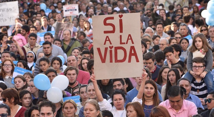 Obispos "alientan fervientemente" a manifestarse a favor de la vida