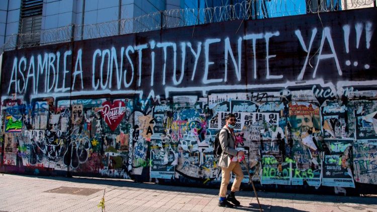 Los obispos chilenos llaman a participar en el Plebiscito Nacional Los obispos chilenos llaman a participar en el Plebiscito Nacional