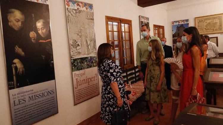 Los reyes rindieron homenaje a fray Junípero Serra en Mallorca Los reyes rindieron homenaje a fray Junípero Serra en Mallorca