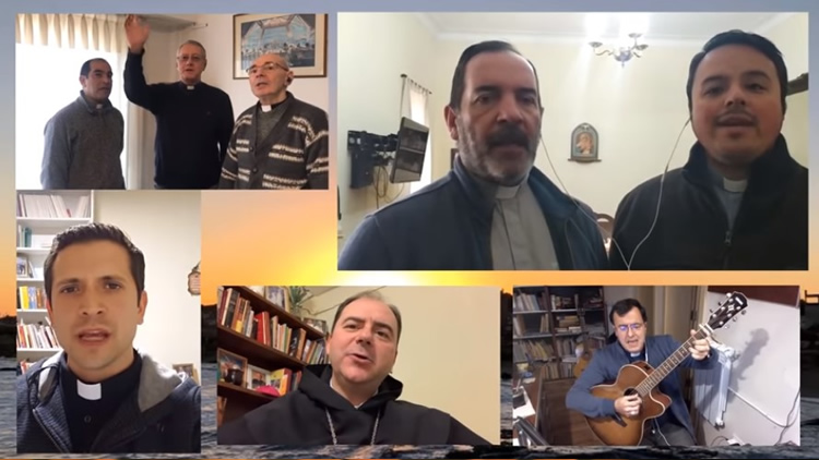 Los sacerdotes de Mar del Plata cantan juntos "Un nuevo sol"