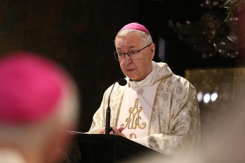 Más misas proponen los obispos polacos ante el coronavirus