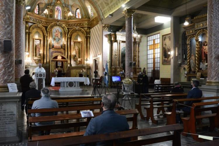 Mendoza vuelve a las misas con 30 personas Mendoza vuelve a las misas con 30 personas