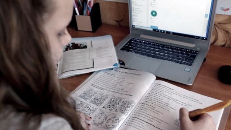 Mons. Azpiroz Costa animó a los educadores a "vivir el presente con pasión" Mons. Azpiroz Costa animó a los educadores a "vivir el presente con pasión"