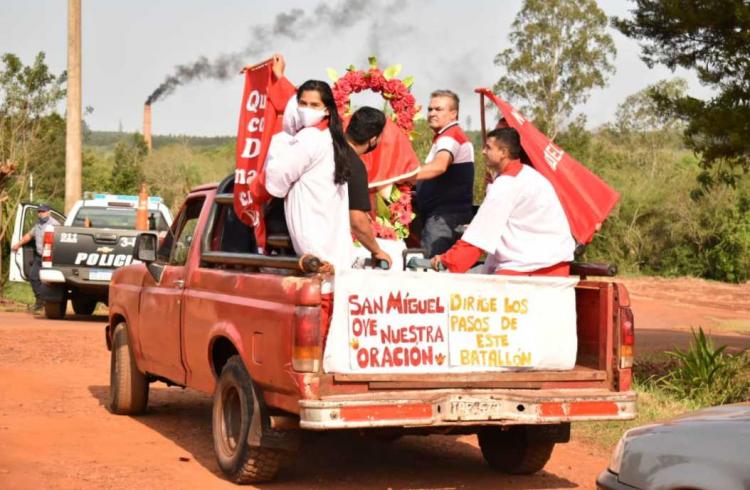 Mons. Baisi en las fiestas patronales de San Miguel en Eldorado