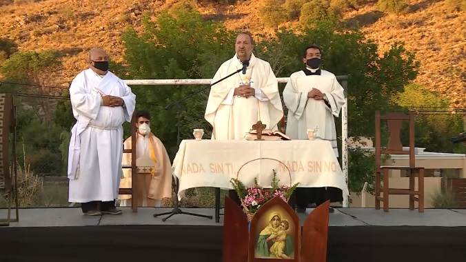 Mons. Barba llamó a los jóvenes a quererse "como Dios nos quiere" Mons. Barba llamó a los jóvenes a quererse "como Dios nos quiere"