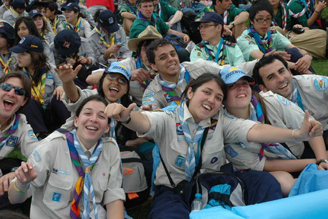 Mons. Bochatey saludó a los Scouts y los animó a ser fieles al Evangelio