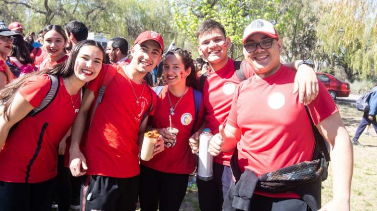 Mons. Colombo a los jóvenes: "¡La vitalidad de ustedes nos llena de esperanza!" Mons. Colombo a los jóvenes: "¡La vitalidad de ustedes nos llena de esperanza!"