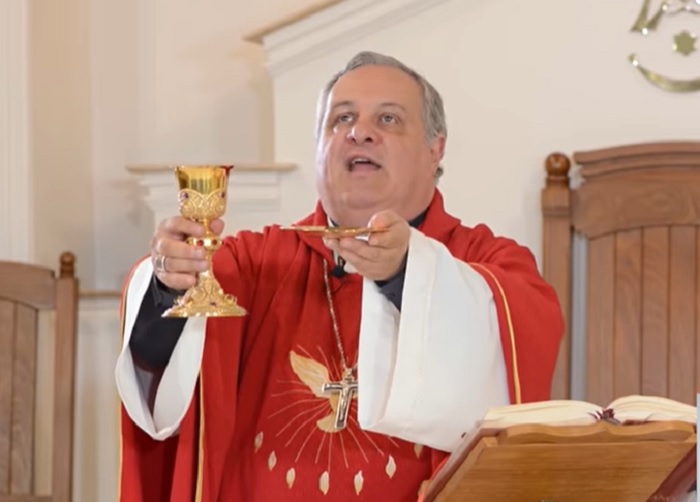 Mons. Colombo marca cómo vivir un Pentecostés exigente Mons. Colombo marca cómo vivir un Pentecostés exigente