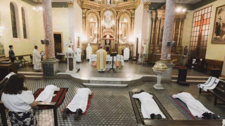 Mons. Colombo ordenó a cuatro nuevos diáconos permanentes Mons. Colombo ordenó a cuatro nuevos diáconos permanentes