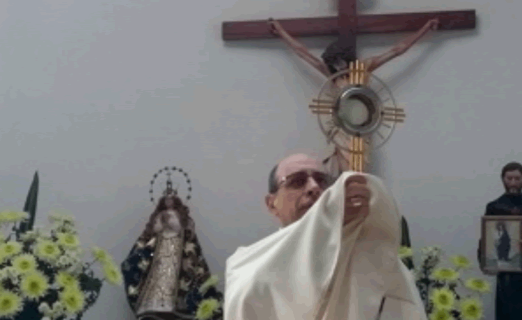 Mons. Fernández: "Ese pan nuestro que habla de amor" Mons. Fernández: "Ese pan nuestro que habla de amor"