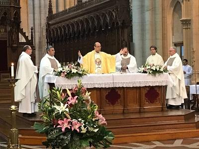 Mons. Fernández recordó a Sor María Ludovica y presentó el báculo obsequiado por el Papa