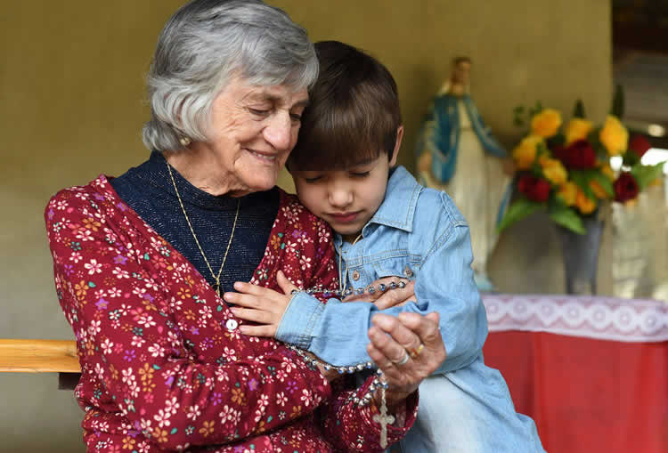 Mons. Lozano: Mirar a los abuelos nos renueva en la esperanza Mons. Lozano: Mirar a los abuelos nos renueva en la esperanza