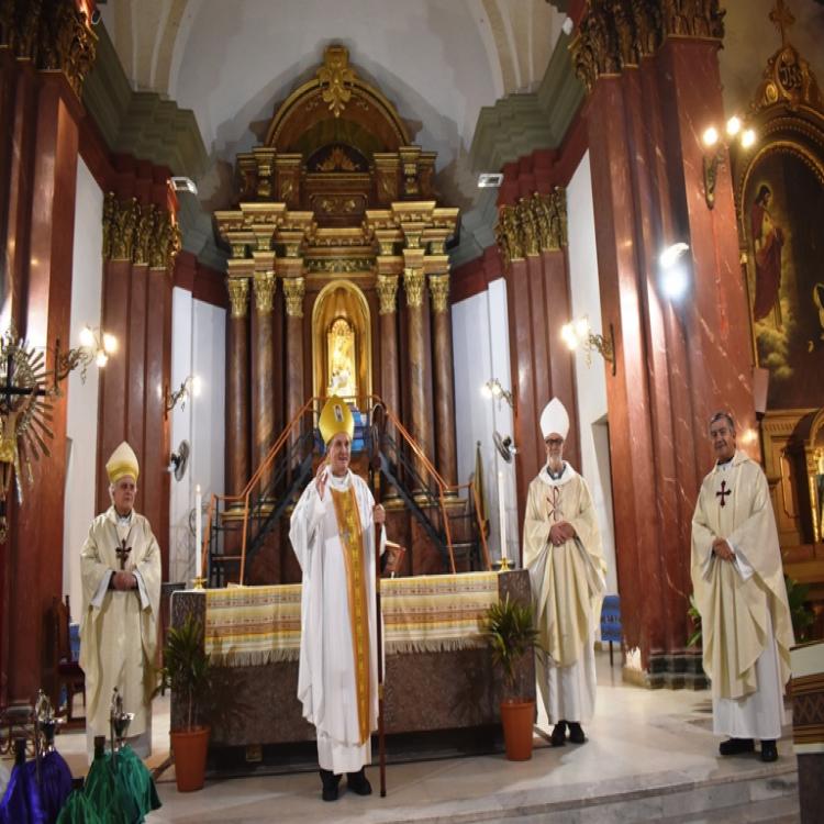 Mons. Lugones agradeció a los sacerdotes por "calmar la sed de Dios" en este tiempo