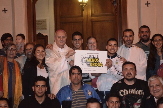 Mons. Lugones: Drogas, negocio que apaña a poderosos y esclaviza a vendedores y consumidores Mons. Lugones: Drogas, negocio que apaña a poderosos y esclaviza a vendedores y consumidores