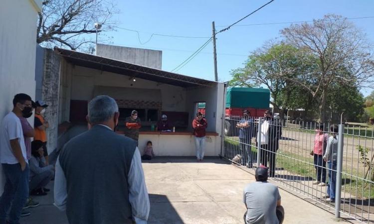 Mons. Macín escuchó a formoseños "varados" en un paso interprovincial