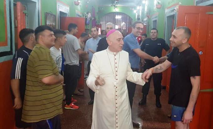 Mons. Malfa celebró misa en la cárcel: "¡El amor de Dios te salva!"