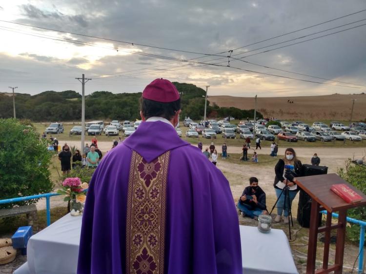 Mons. Mestre a los turistas: "Esta diócesis es también la casa de ustedes" Mons. Mestre a los turistas: "Esta diócesis es también la casa de ustedes"