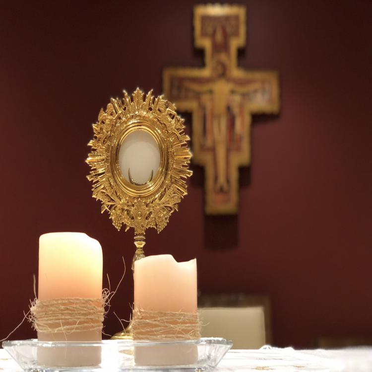 Mons. Mestre: "La Eucaristía nos hace estar unidos vitalmente al Señor" Mons. Mestre: "La Eucaristía nos hace estar unidos vitalmente al Señor"