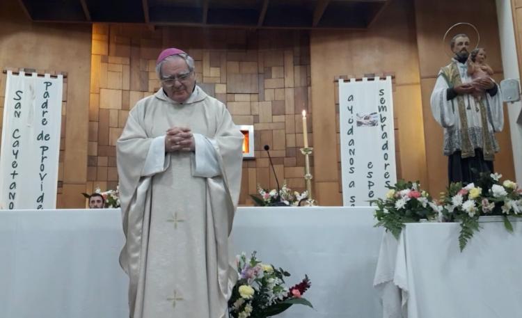 Mons. Ojea pidió fortaleza a San Cayetano para afrontar la crisis que se viene
