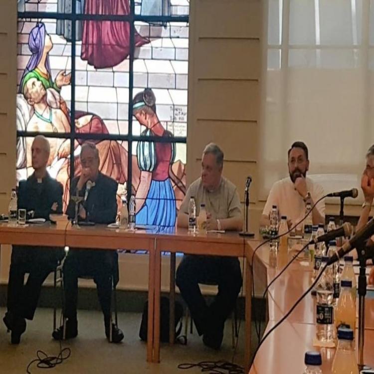 Mons. Ojea preside la reunión de la Comisión Permanente del episcopado Mons. Ojea preside la reunión de la Comisión Permanente del episcopado