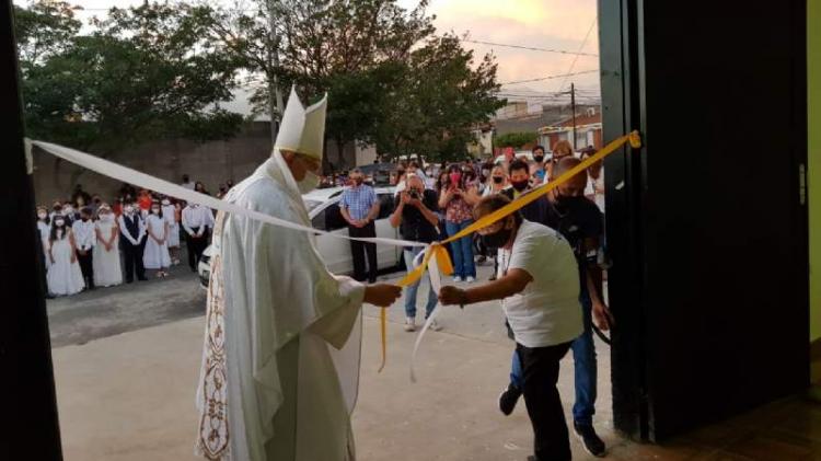 Mons. Urbanc inauguró el templo dedicado a Santa Maravillas de Jesús Mons. Urbanc inauguró el templo dedicado a Santa Maravillas de Jesús
