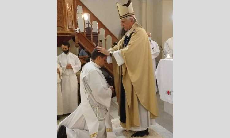 Mons. Uriona al nuevo sacerdote: "Instrumento en manos del Dios Providente" Mons. Uriona al nuevo sacerdote: "Instrumento en manos del Dios Providente"