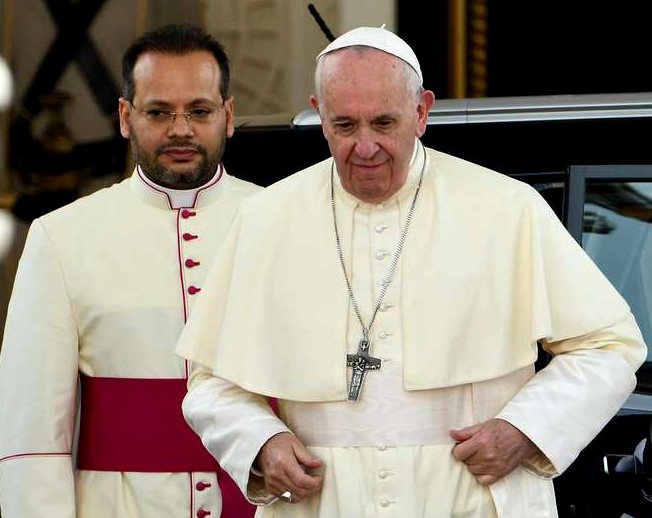 Monseñor Gaid termina su mandato como secretario privado del Papa Monseñor Gaid termina su mandato como secretario privado del Papa