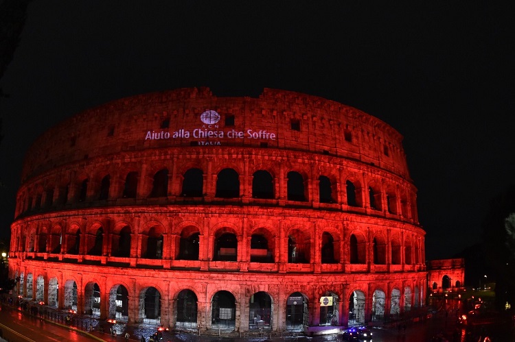Monumentos se iluminarán de rojo una semana por los cristianos perseguidos Monumentos se iluminarán de rojo una semana por los cristianos perseguidos