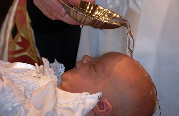 No es válido el Bautismo en el que se ha modificado la fórmula sacramental No es válido el Bautismo en el que se ha modificado la fórmula sacramental