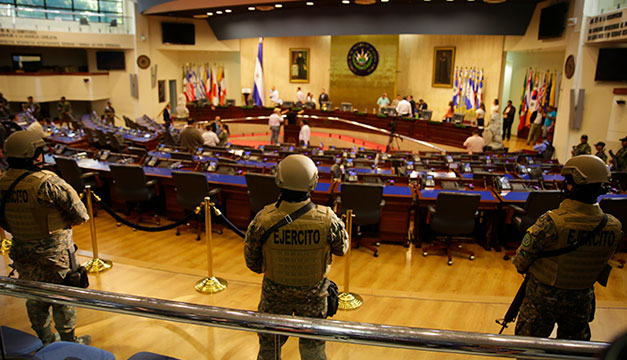 Obispos salvadoreños invitan al diálogo para superar el conflicto entre poderes estatales Obispos salvadoreños invitan al diálogo para superar el conflicto entre poderes estatales
