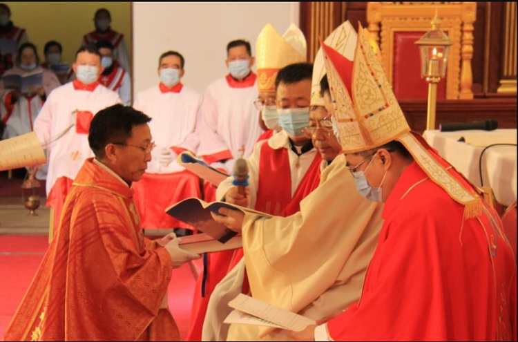 Ordenan en China al tercer obispo bajo el acuerdo con el Vaticano Ordenan en China al tercer obispo bajo el acuerdo con el Vaticano