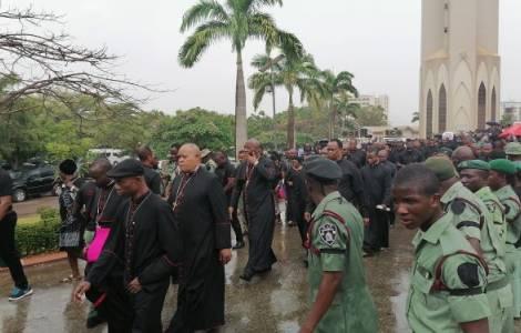 Otro sacerdote secuestrado Los obispos encabezan una marcha de protesta pacífica Otro sacerdote secuestrado Los obispos encabezan una marcha de protesta pacífica