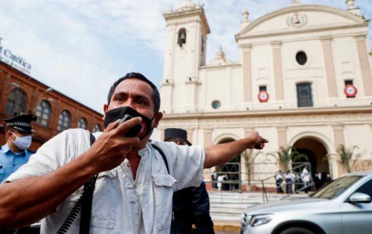 Repudio por actos vandálicos contra la catedral de Asunción Repudio por actos vandálicos contra la catedral de Asunción