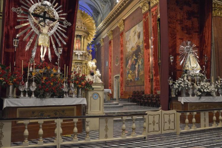Salta: Entronización de las imágenes del Señor y la Virgen del Milagro Salta: Entronización de las imágenes del Señor y la Virgen del Milagro
