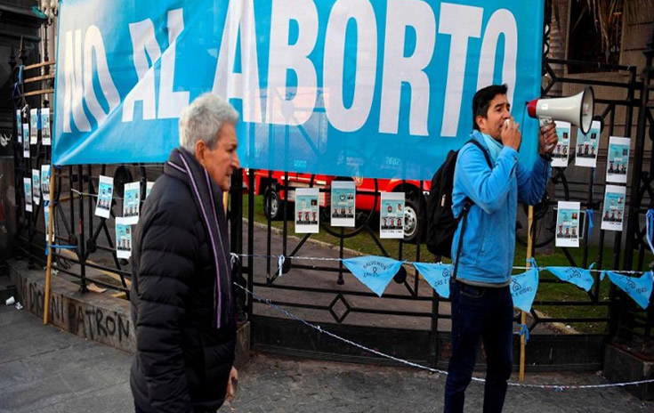 Suma rechazos la adhesión de la Ciudad al protocolo del aborto
