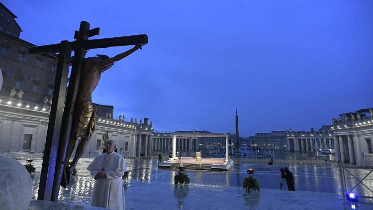 Tornielli destaca la "proximidad del Papa" en el año del "distanciamiento"
