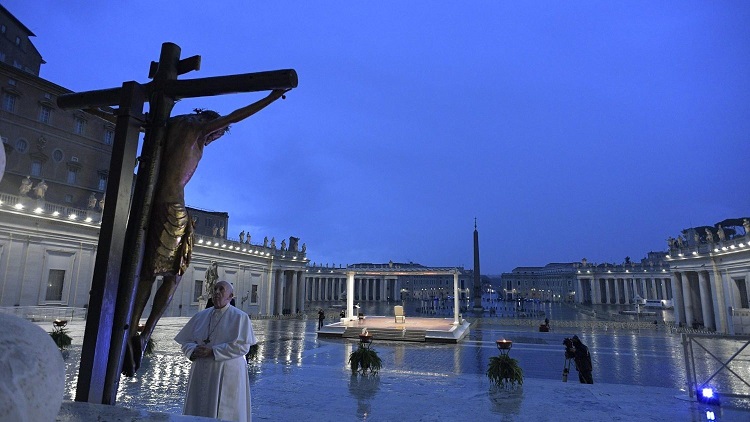 Tornielli destaca la "proximidad del Papa" en el año del "distanciamiento" Tornielli destaca la "proximidad del Papa" en el año del "distanciamiento"