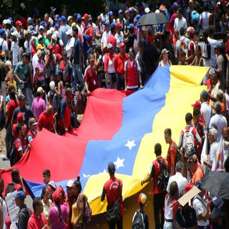 Un obispo venezolano pide a la comunidad internacional presionar sin sancionar