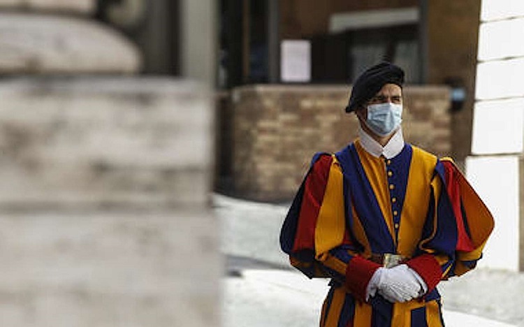 Vaticano: Cuatro casos de Covid entre la Guardia Suiza Vaticano: Cuatro casos de Covid entre la Guardia Suiza