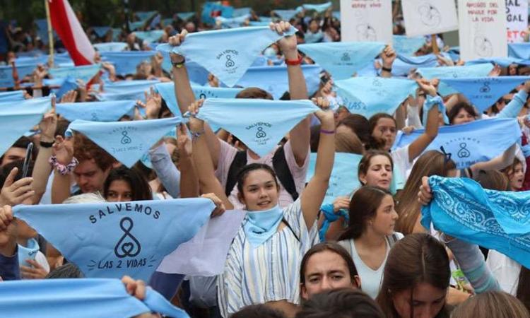 A la enorme ola celeste de la Argentina y del mundo