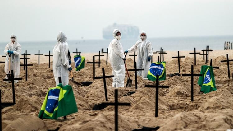 Brasil clama por vacunas, ante la "escalada de muerte" Brasil clama por vacunas, ante la "escalada de muerte"