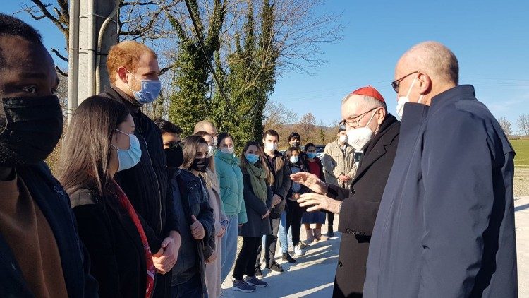 Card. Parolin: "Paso a paso están construyendo la paz" Card. Parolin: "Paso a paso están construyendo la paz"
