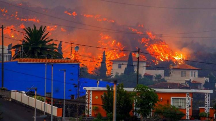 Cercanía del obispo de Tenerife con los afectados por la erupción volcánica Cercanía del obispo de Tenerife con los afectados por la erupción volcánica