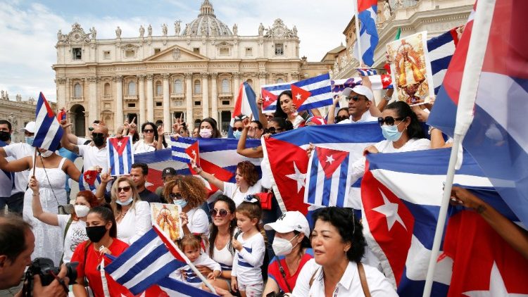 Cercanía del Papa con las dificultades del pueblo cubano y sudafricano Cercanía del Papa con las dificultades del pueblo cubano y sudafricano
