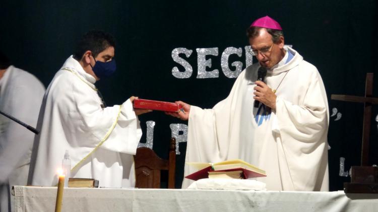Con un llamado a "caminar juntos", Mons. Canecín puso en posesión al nuevo párroco de Esquina Con un llamado a "caminar juntos", Mons. Canecín puso en posesión al nuevo párroco de Esquina