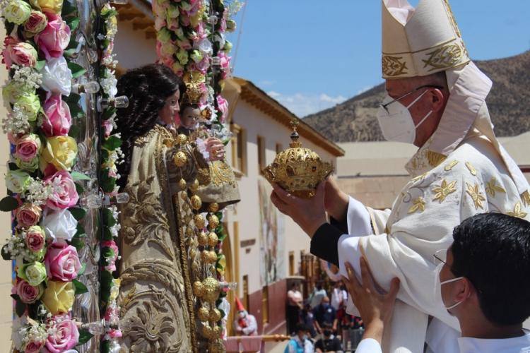 Conmemoraron el 120° aniversario de la coronación de la Virgen de Andacollo Conmemoraron el 120° aniversario de la coronación de la Virgen de Andacollo
