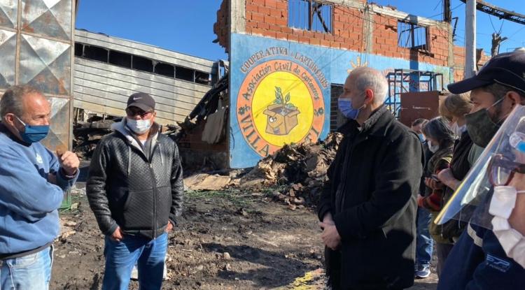 El Card. Poli visitó la Cooperativa de Cartoneros de Villa Itatí incendiada El Card. Poli visitó la Cooperativa de Cartoneros de Villa Itatí incendiada