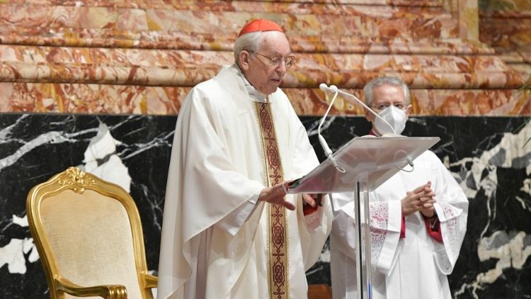 El cardenal Re rezó por el fin de la pandemia en la Misa de la Cena del Señor El cardenal Re rezó por el fin de la pandemia en la Misa de la Cena del Señor